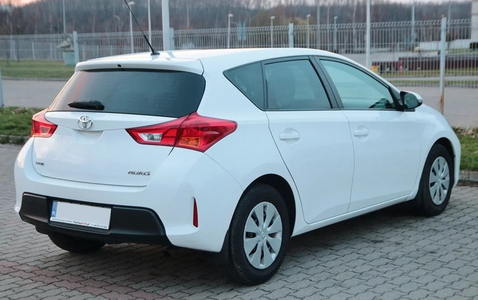 Toyota Auris cena 43900 przebieg: 129000, rok produkcji 2015 z Wałbrzych małe 79